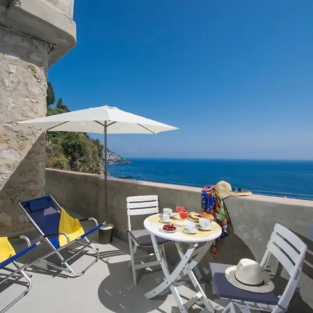 Giovanni's House 4*