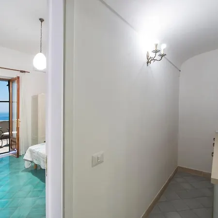 Giovanni's House 2* بوسيتانو